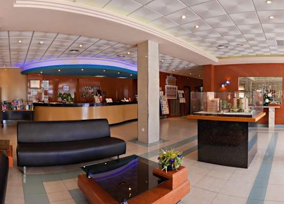 Hotel Alone 1