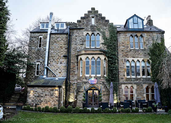Farnley Tower Guesthouse 1