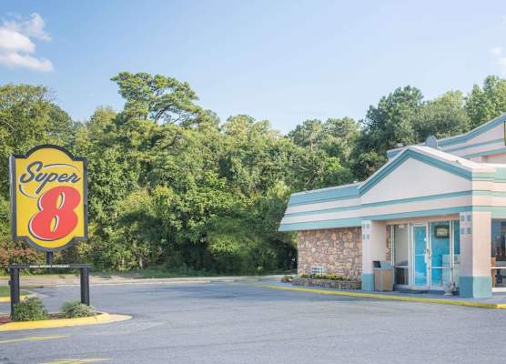 Super 8 by Wyndham Durham/University Area NC 1