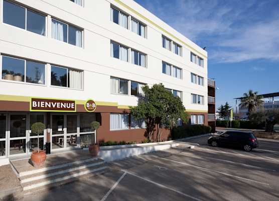 B&B HOTEL Nîmes Ville Active, parking sécurisé gratuit 1