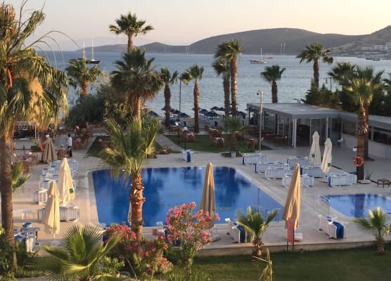Nagi Beach Hotel 1