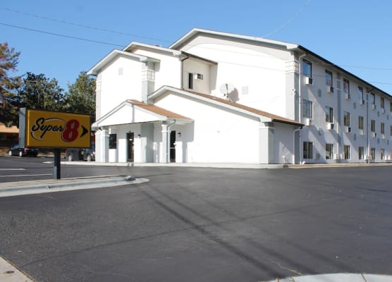 Super 8 by Wyndham Greensboro/Coliseum/Conv. 1