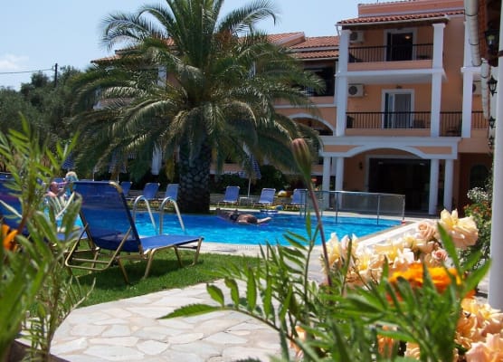 Perros Hotel 1