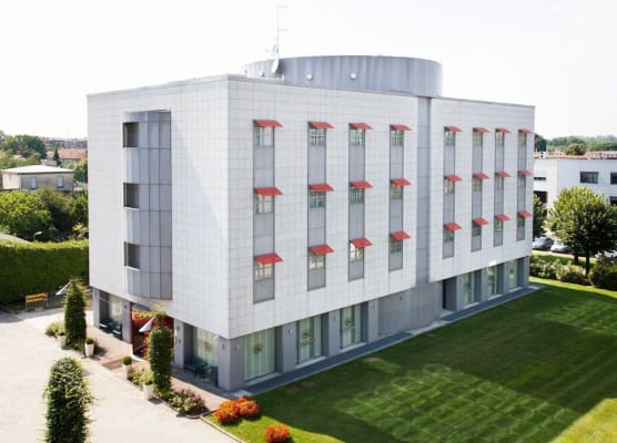 Hotel Senator 1
