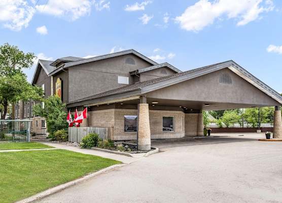 Super 8 by Wyndham Winnipeg West 1