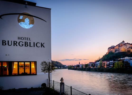 Hotel Burgblick, bei Burghausen 1
