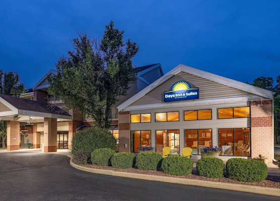 Days Inn & Suites by Wyndham Madison 1