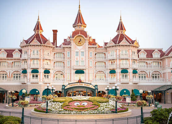 Disneyland Hotel + Tickets 1