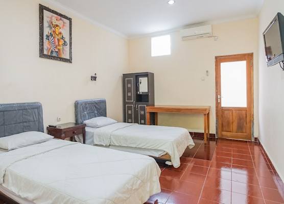 RedDoorz at Mahendra Beach Inn Kuta 1