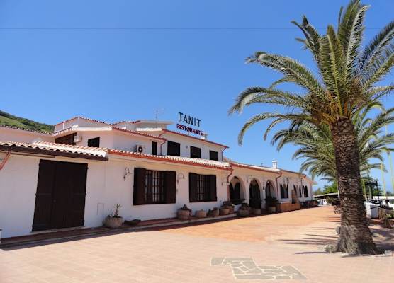 Hotel Villaggio Ristorante Pizzeria Museo TANIT 1