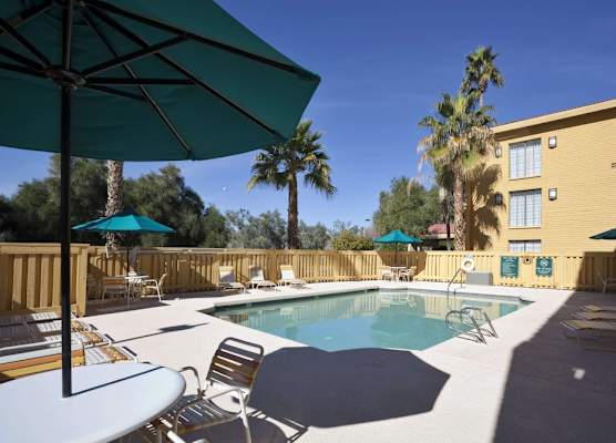 La Quinta Inn by Wyndham Phoenix Sky Harbor Airport 1