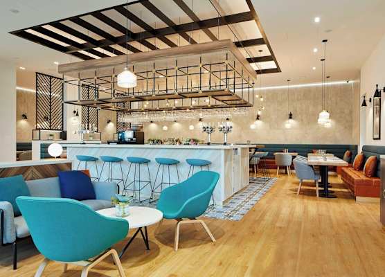 Courtyard by Marriott Luton Airport 1