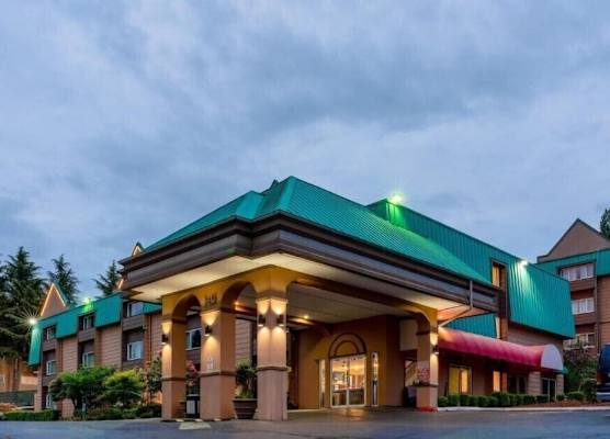 Sutton Suites Hotel 1