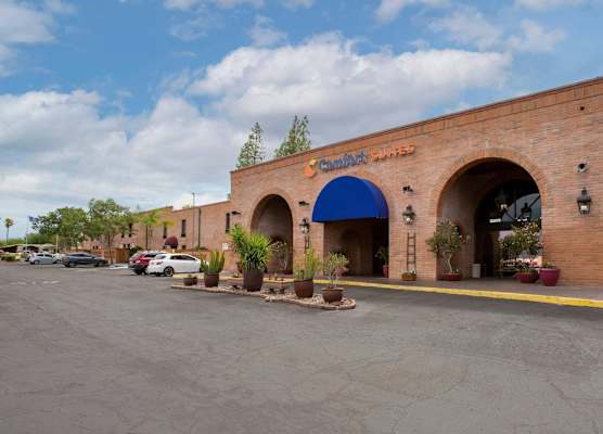 Comfort Suites Tucson near Sabino Canyon 1