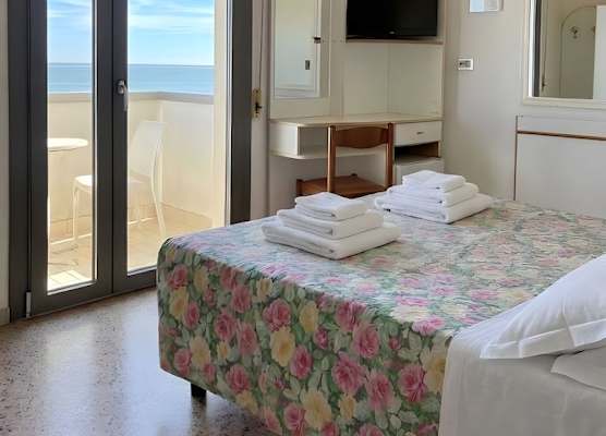 Hotel Columbia Frontemare 1