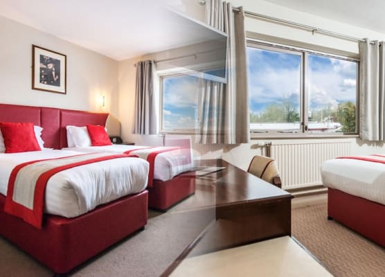 Peartree Lodge Waterside 1