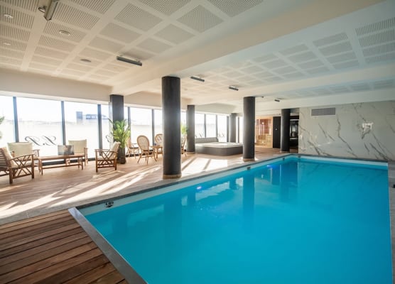 Le Barracuda & Spa, pieds dans l'eau, vue mer, espace bien-être offert 1