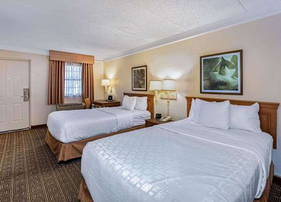 Townhouse Garden Inn & Suites San Antonio I 35 1