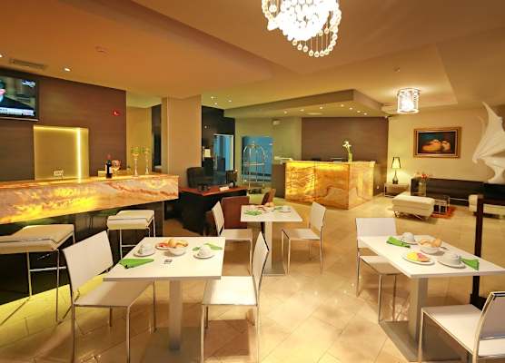 Hotel Suites Ambassador 1