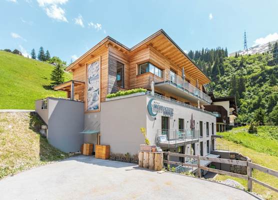Mondschein Hotel & Chalet Ski-In Ski-Out Luxus am Arlberg 1