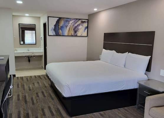 Travelodge by Wyndham Buena Park 1