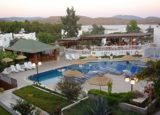Bronze Hotel 1