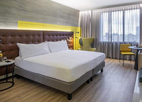 Pullman Santiago El Bosque 1