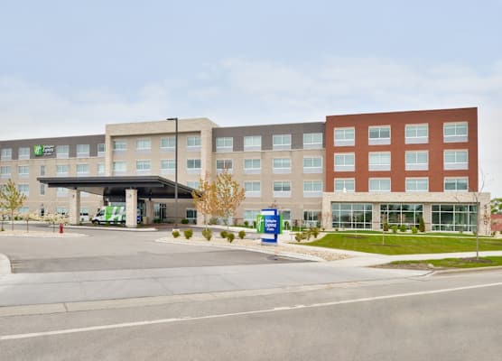 Holiday Inn Express & Suites MADISON by IHG 1