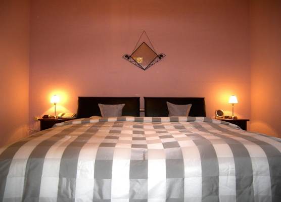 Hotel Attaché 1