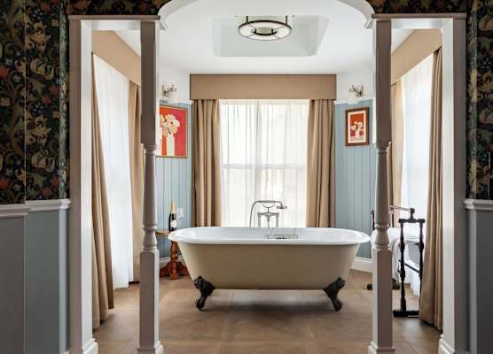 The Drayton Court Hotel 1