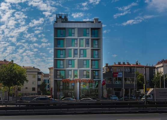 Land Park Hotel 1