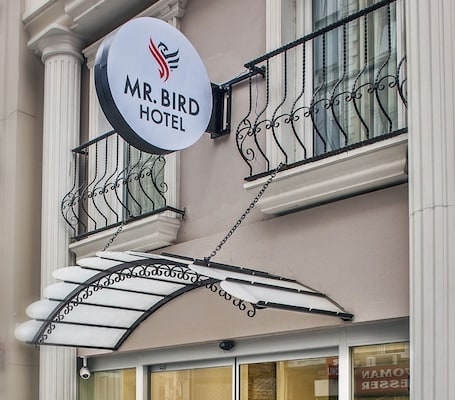 Mr. Bird Hotel 1