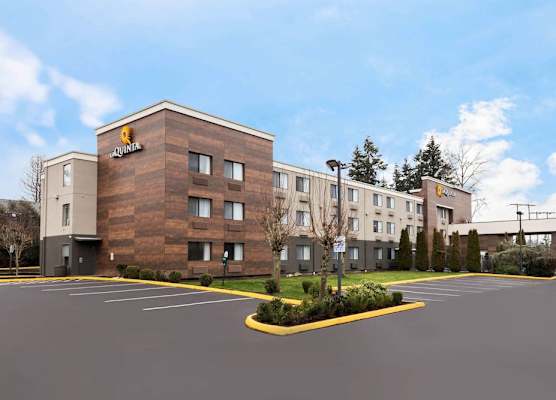 La Quinta Inn by Wyndham Everett 1