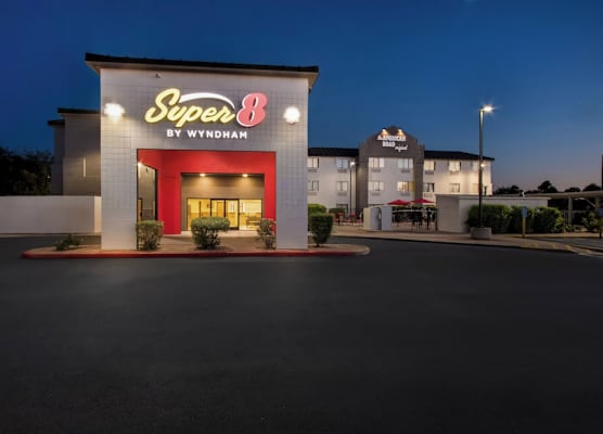 Super 8 by Wyndham Mesa Gilbert 1