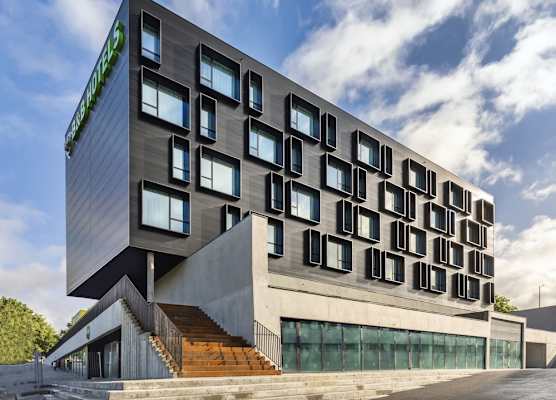 B&B HOTEL Guimarães 1