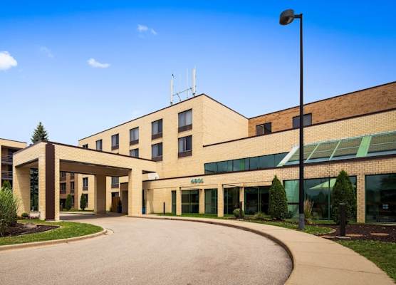 Best Western East Towne Suites 1