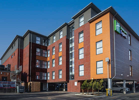 Holiday Inn Express FLEET by IHG 1