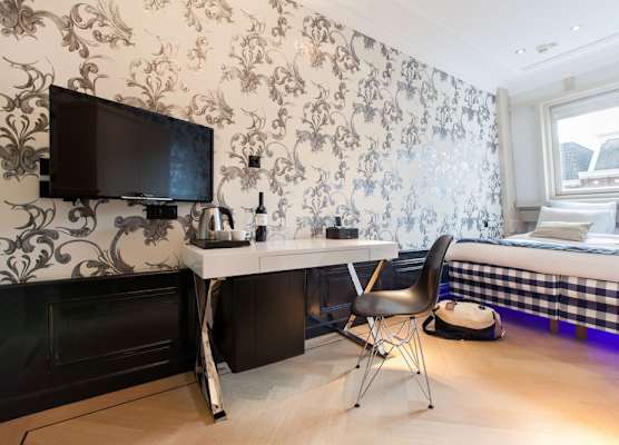 Amsterdam Canal Hotel 1