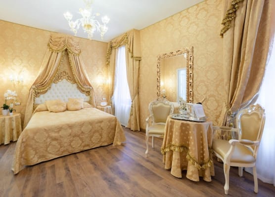 Canal View San Marco Luxury Rooms 1