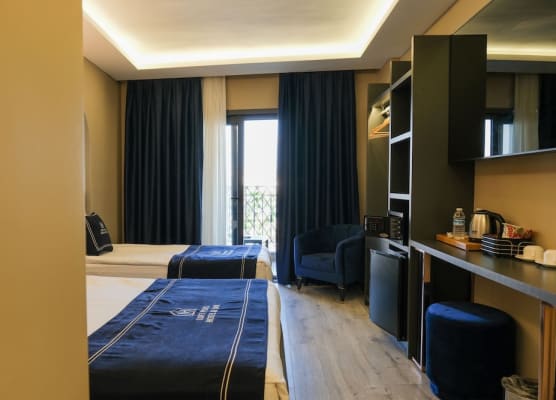 Plus Hotel & Private Transportation İstanbul Airport-By Loft 1