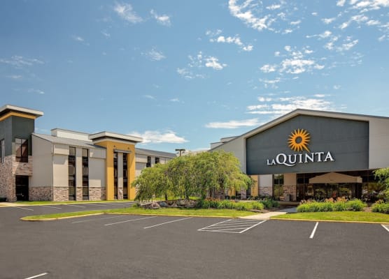 La Quinta Inn & Suites by Wyndham Detroit Metro Airport 1