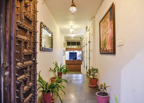 Hotel Devraj Niwas on Lake Pichola 1