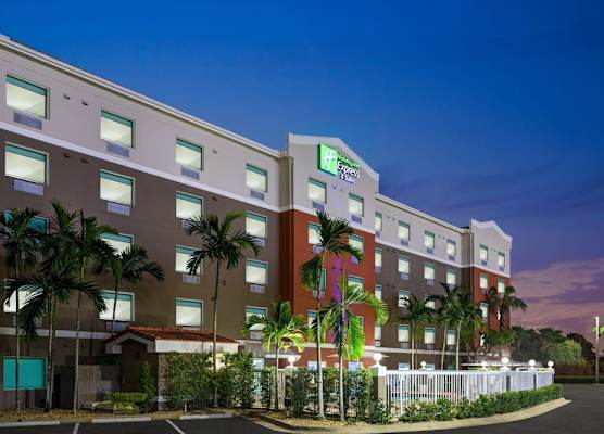 Holiday Inn Express & Suites PEMBROKE PINES-SHERIDAN ST by IHG 1