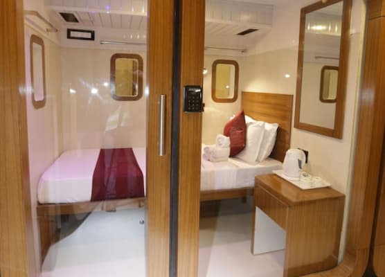 Qubestay Airport Capsule Hotel & Hostel 1