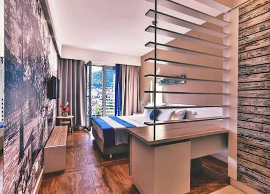 Carine Hotel Delfin 1