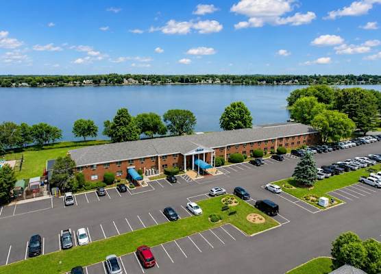 Lakeside Inn 1