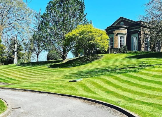 De Courceys Manor Suites & Cottages 1