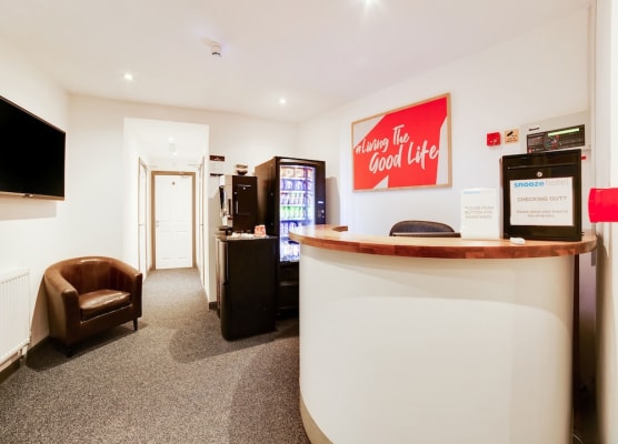 Snooze Hotel 1