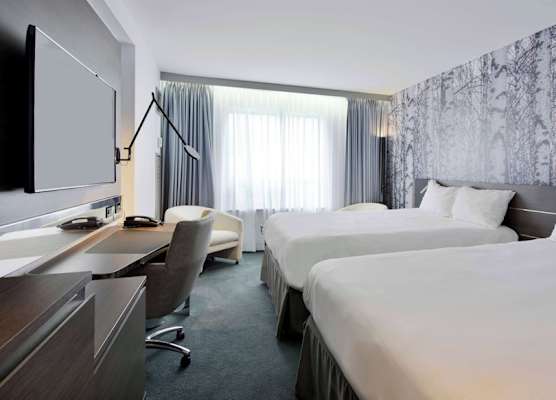 DoubleTree by Hilton Ottawa Downtown 1