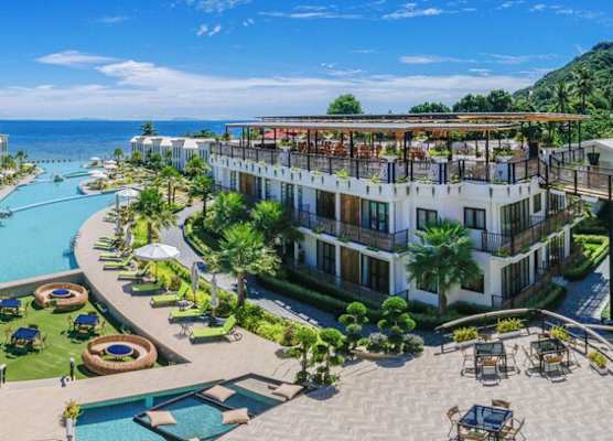 Vannee Golden Sands Beachfront Resort 1